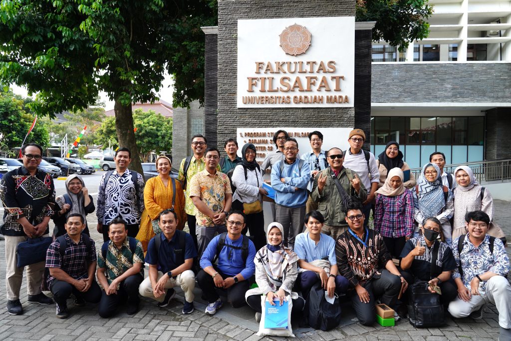 Pelatihan Etika AI oleh UNESCO untuk Guru-Guru Indonesia – Fakultas ...